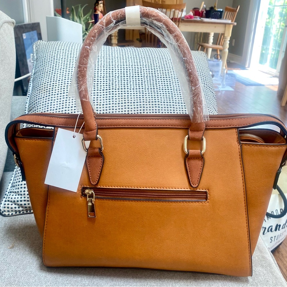 NWT Gorgeous Purse
Faux Leather Purse  perfect brand new! - Picture 3 of 3